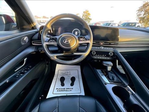 Used 2024 Hyundai Elantra Limited image 8