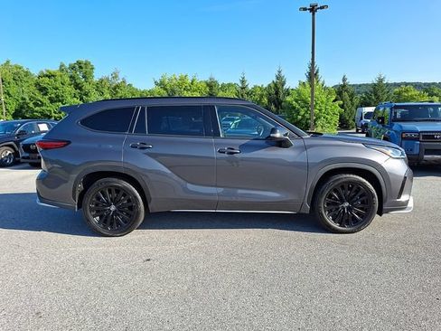 Used 2023 Toyota Highlander XSE AWD/4WD image 7