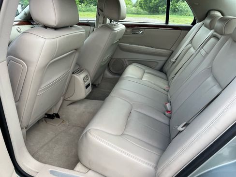 Used 2006 Cadillac DTS w/ Trunk Convenience Package FWD image 20