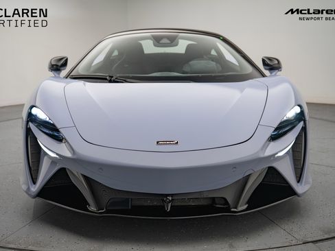 Used 2024 McLaren Artura image 13