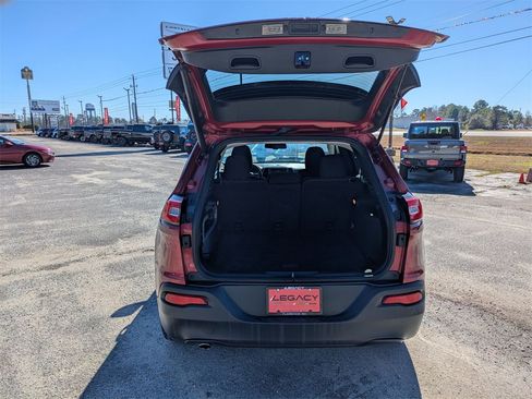 Used 2017 Jeep Cherokee Latitude w/ Comfort/Convenience Group image 26