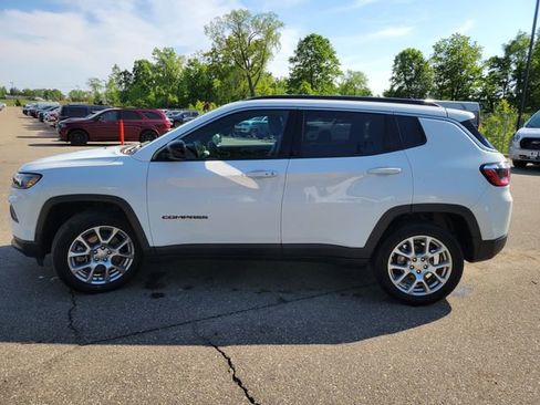 Used 2023 Jeep Compass Latitude AWD/4WD image 6