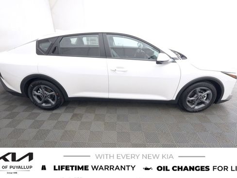 New 2025 Kia K4 LXS image 4