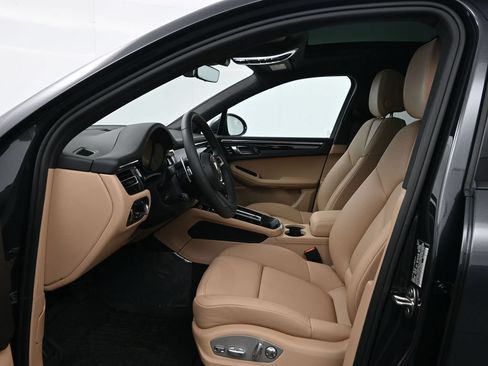 Certified 2026 Porsche Macan AWD/4WD image 4