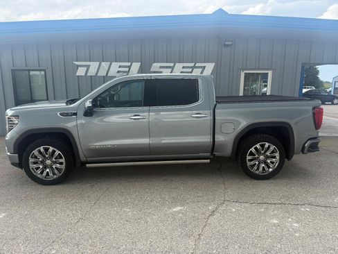 Used 2025 GMC Sierra 1500 Denali w/ Denali Reserve Package AWD/4WD image 1
