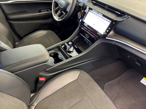 New 2026 Jeep Grand Cherokee L 4WD image 16