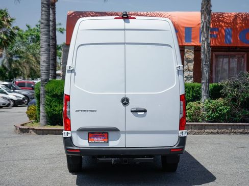 Used 2024 Mercedes-Benz Sprinter 2500 w/ Acoustic Package image 7
