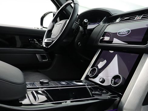 Used 2020 Land Rover Range Rover HSE image 24