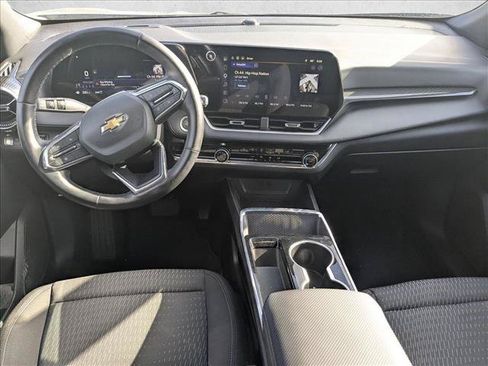 Used 2025 Chevrolet Equinox LT AWD/4WD image 16