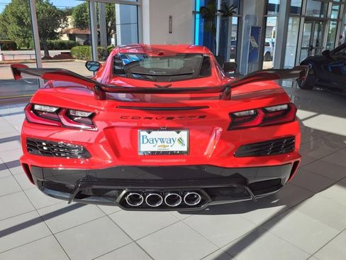Used 2023 Chevrolet Corvette Z06 w/ Z07 Performance Package RWD image 18