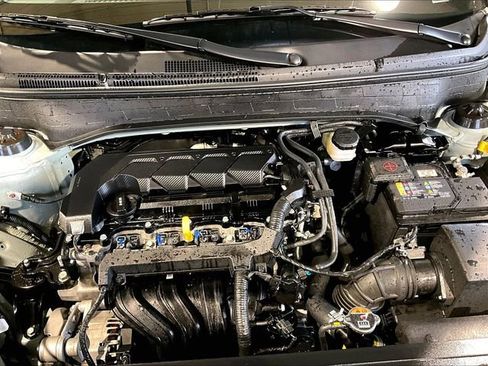 Used 2025 Hyundai Venue SEL image 10