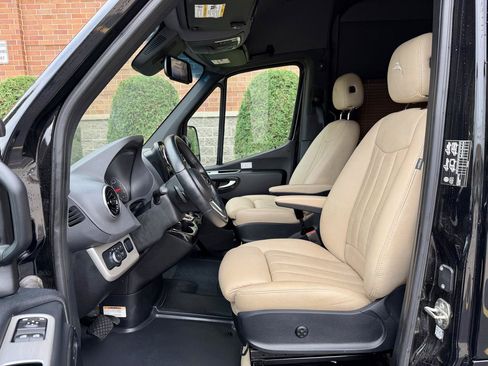Used 2020 Mercedes-Benz Sprinter 3500 image 24