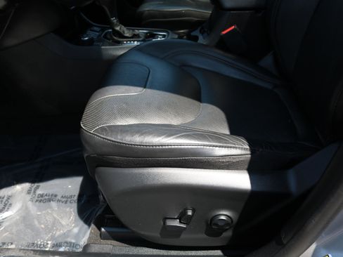 Used 2020 Jeep Cherokee Limited AWD/4WD image 18