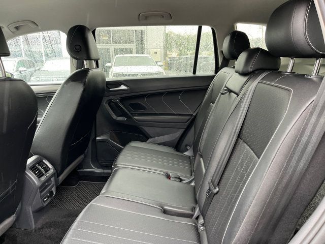 Used 2023 Volkswagen Tiguan SE AWD/4WD image 21