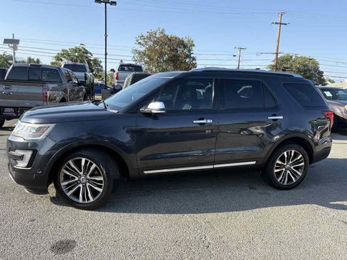 Used 2017 Ford Explorer Platinum AWD/4WD image 2