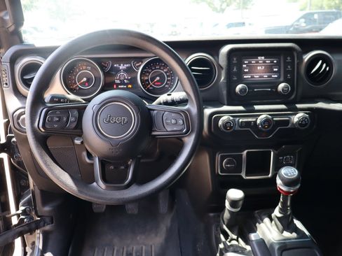 Used 2021 Jeep Wrangler Sport AWD/4WD image 18