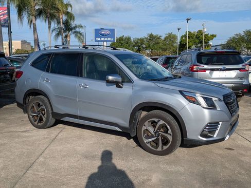 Used 2022 Subaru Forester Touring AWD/4WD image 2