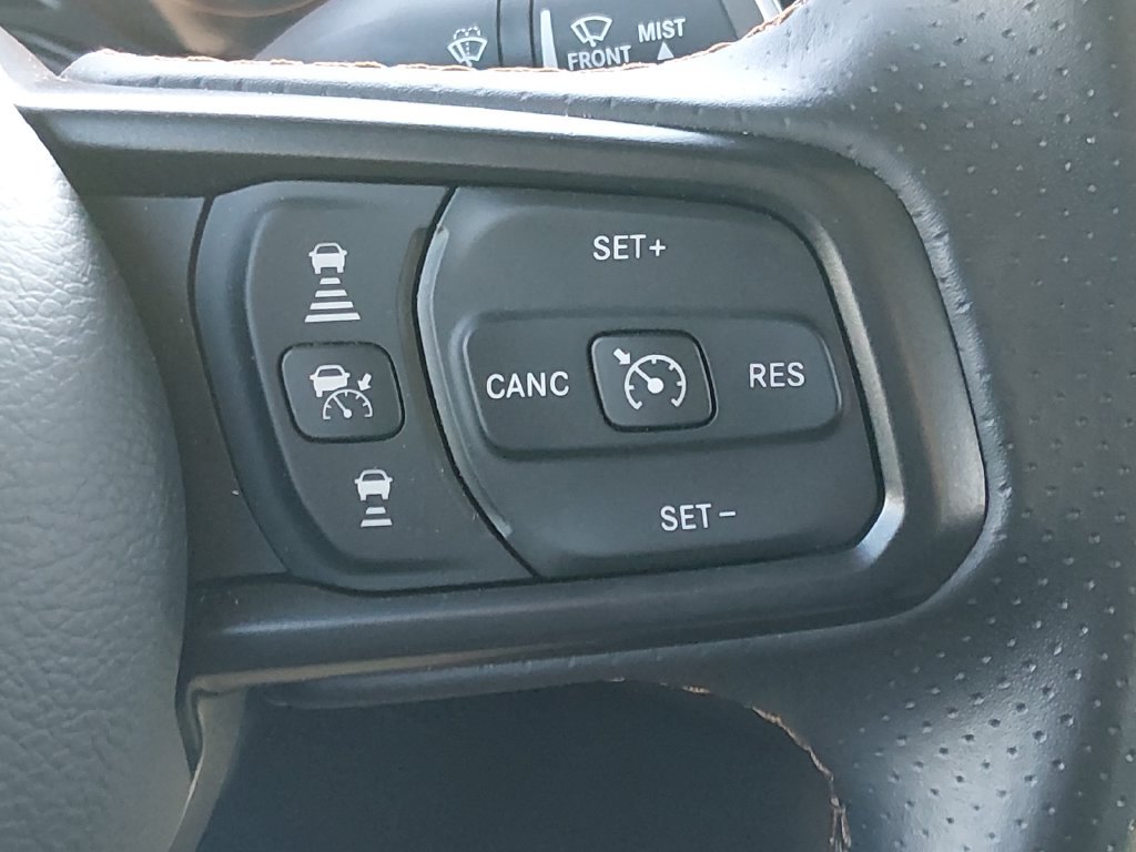 Used 2025 Jeep Gladiator Mojave w/ Safety Group AWD/4WD image 23