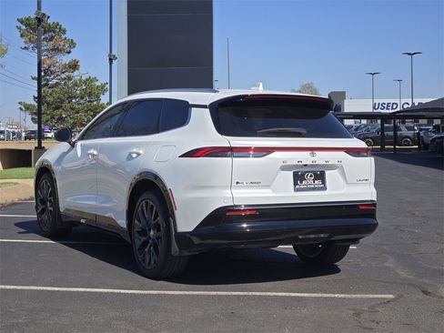 Used 2025 Toyota Crown Signia image 5