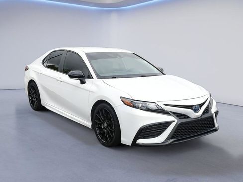 Used 2023 Toyota Camry SE w/ Convenience Package FWD image 9