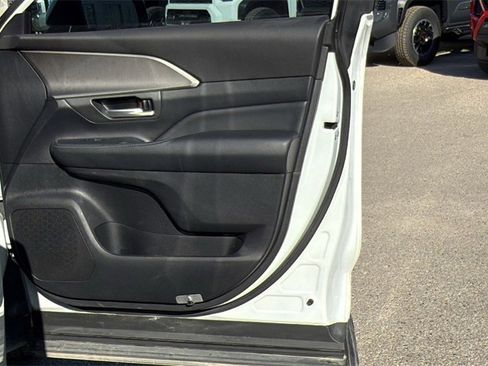Used 2024 Toyota Grand Highlander XLE image 29