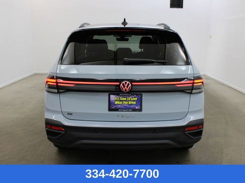 New 2026 Volkswagen Taos SE image 3