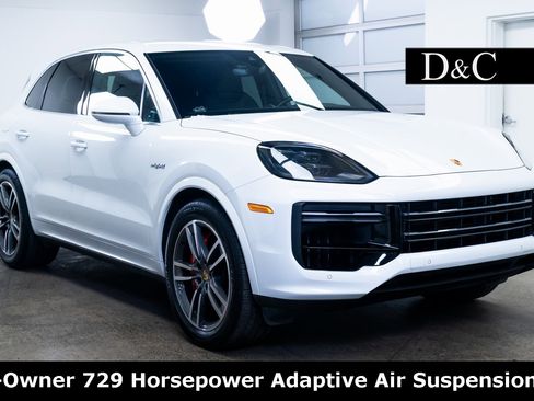 Used 2024 Porsche Cayenne Turbo image 1