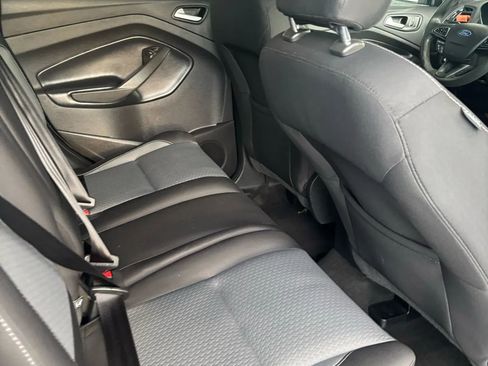 Used 2019 Ford Escape SE image 17