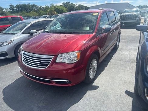 Used 2015 Chrysler Town & Country Touring-L w/ Driver Convenience Group FWD image 1