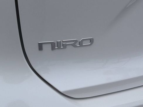 Used 2025 Kia Niro EX FWD image 33