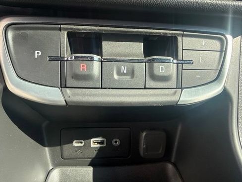 Used 2024 GMC Terrain SLE AWD/4WD image 18
