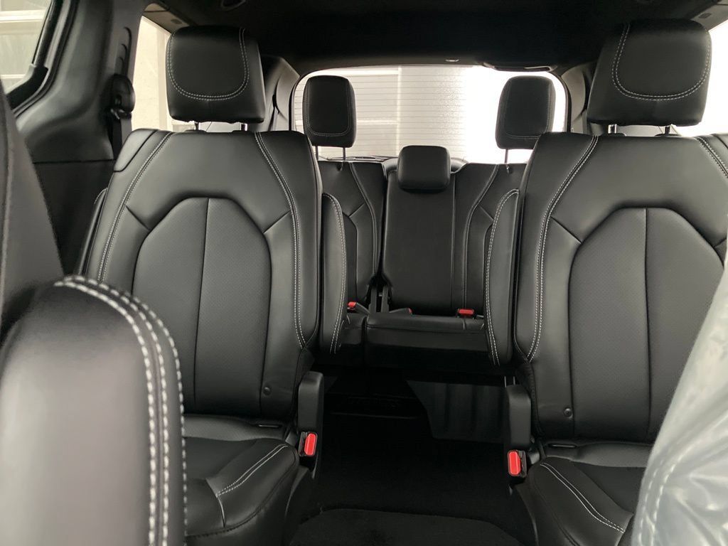New 2026 Chrysler Pacifica Select w/ S Appearance Package FWD image 25