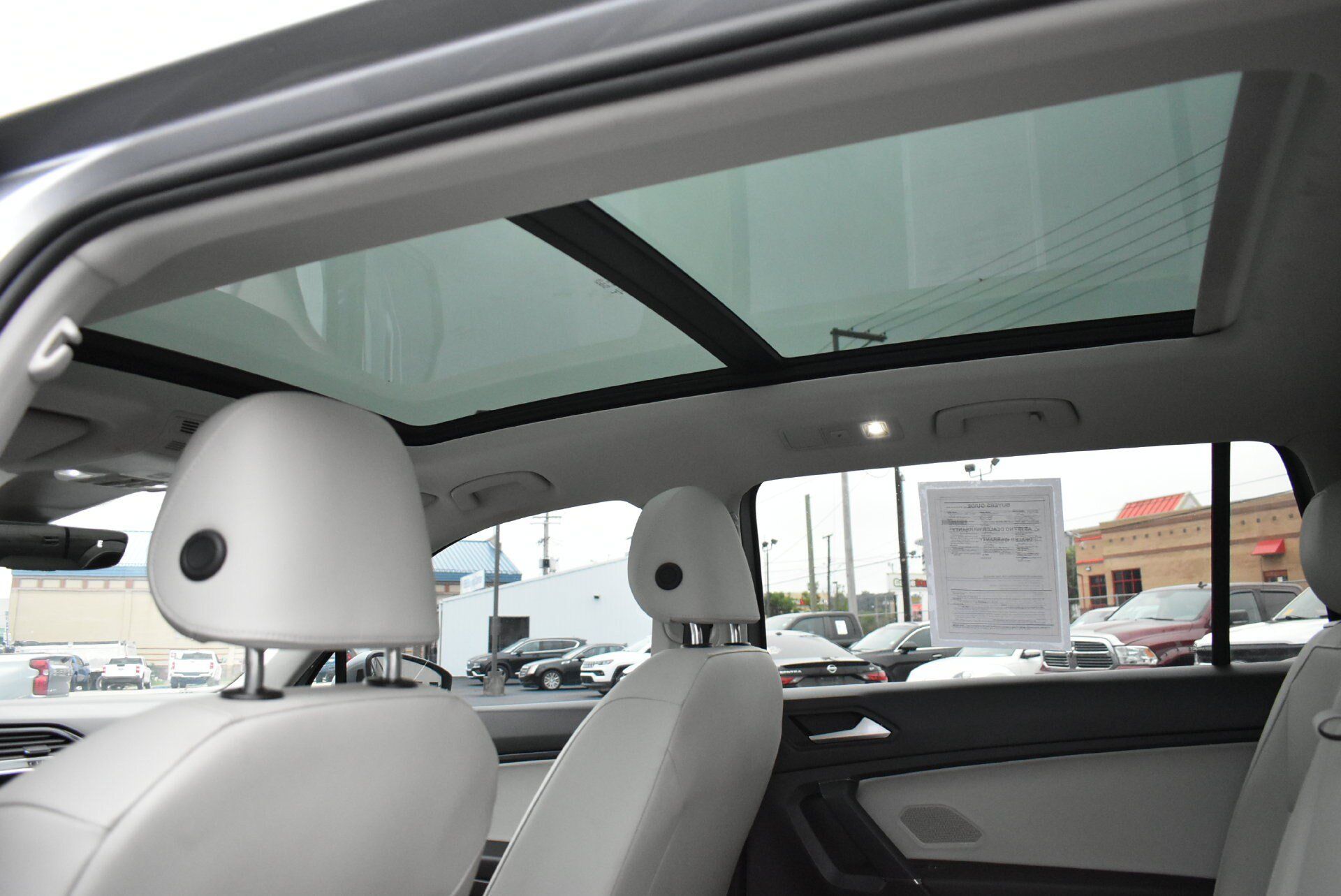 Used 2020 Volkswagen Tiguan SEL w/ 3rd Row Seat Package AWD/4WD image 17