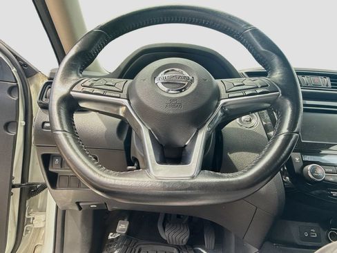 Used 2019 Nissan Rogue SV FWD image 12