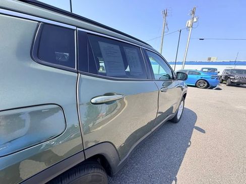 Used 2020 Jeep Compass Latitude w/ Popular Equipment Group AWD/4WD image 11