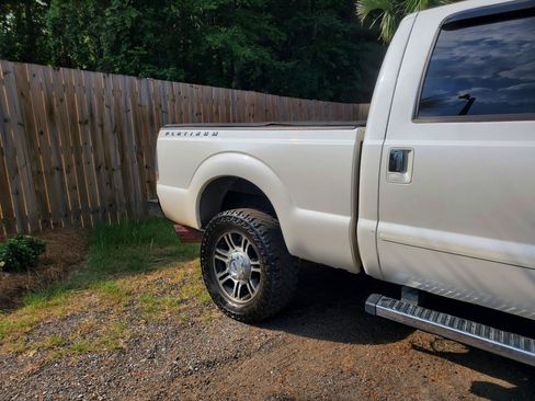 Used 2016 Ford F250 Platinum w/ FX4 Off-Road Package AWD/4WD image 11