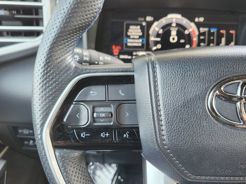 Used 2023 Toyota Sequoia Platinum AWD/4WD image 17