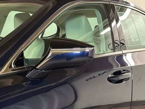 Used 2025 Lexus ES 300h w/ Premium Package image 5