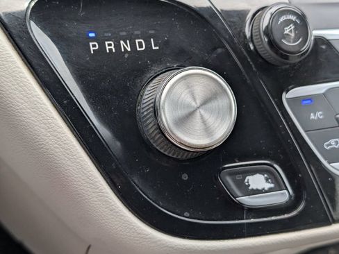 Used 2017 Chrysler Pacifica Touring FWD image 21