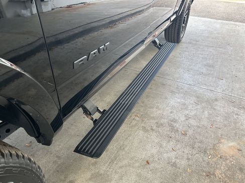 Used 2025 RAM 2500 Limited AWD/4WD image 23