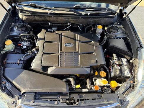 Used 2012 Subaru Outback 3.6R Limited w/ Moonroof Pkg AWD/4WD image 21
