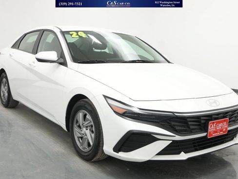 Used 2024 Hyundai Elantra SE FWD image 1