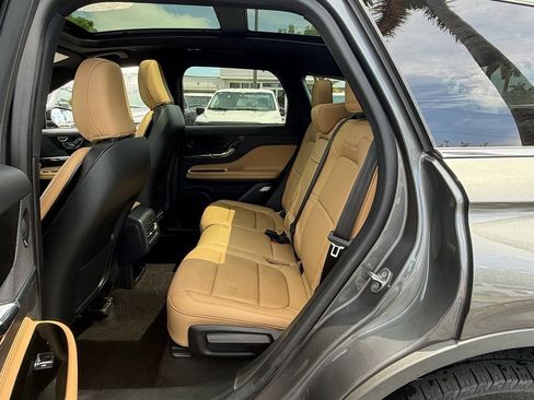 Used 2022 Lincoln Corsair Reserve w/ Luxury Package FWD image 11