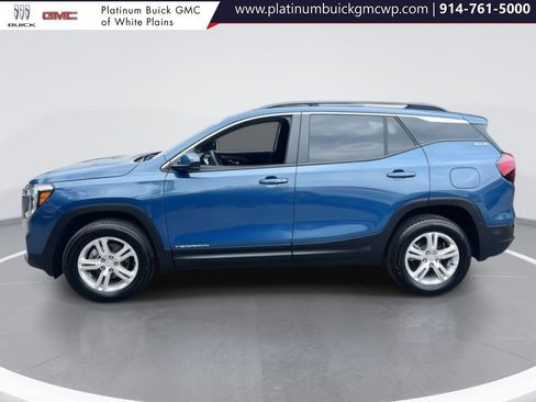 Used 2024 GMC Terrain SLE w/ Driver Convenience Package image 4