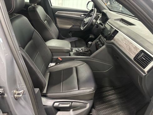 Used 2023 Volkswagen Atlas SE w/ Technology Package w/ Black Wheel Package image 13