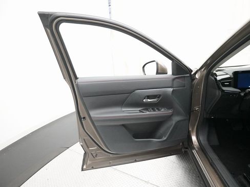 Certified 2025 Nissan Kicks SR image 27