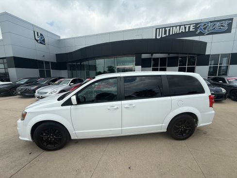 Used 2019 Dodge Grand Caravan GT FWD image 4