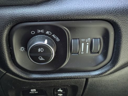 Used 2021 RAM 1500 Laramie RWD image 14