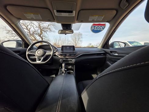 Used 2024 Nissan Altima 2.5 SV image 32