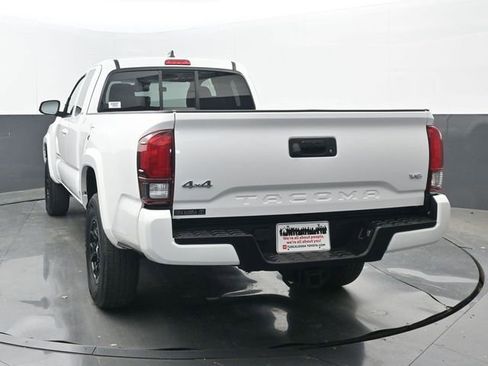 Used 2022 Toyota Tacoma SR5 w/ Technology Package image 18